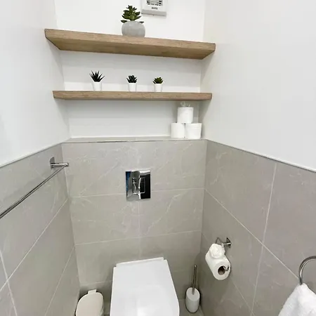 Stylish Retreat 2 - Sleeps 6