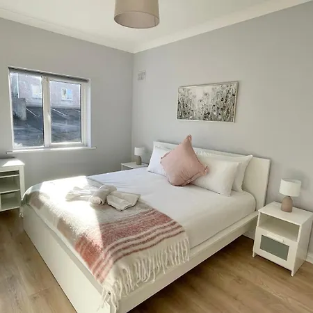Stylish Retreat 2 - Sleeps 6 Appartement Galway