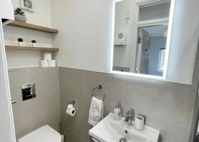 Stylish Retreat 2 - Sleeps 6 Galway
