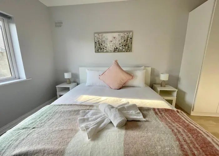 Stylish Retreat 2 - Sleeps 6 * Galway